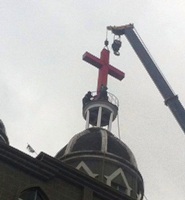 Влада Китаю зірвала сотні хрестів з церков